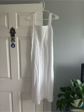 A&F Premium Linen High-Slit Midi Dress. Like new. Size XS
